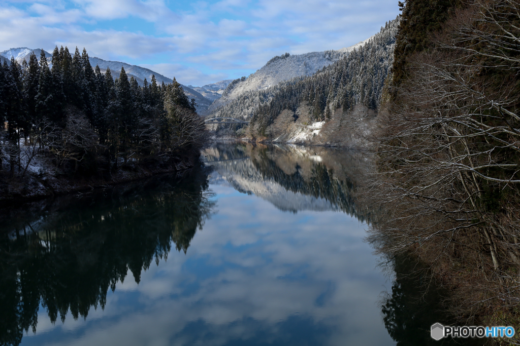 空になった只見川