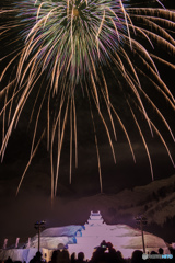 降る花火