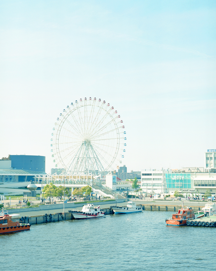 海と船と遊園地