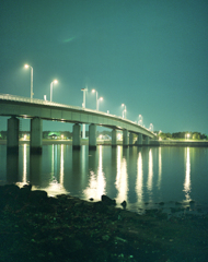 光と橋と川