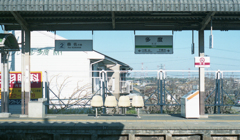 駅とベンチ