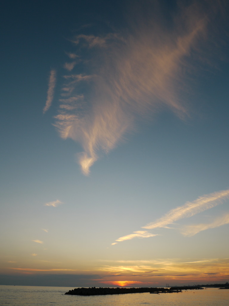 晩夏 夕空 播磨灘