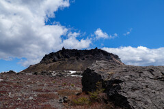 岩に向かう岩