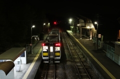 夜のローカル列車