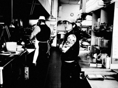 その目は何を訴えているのか?