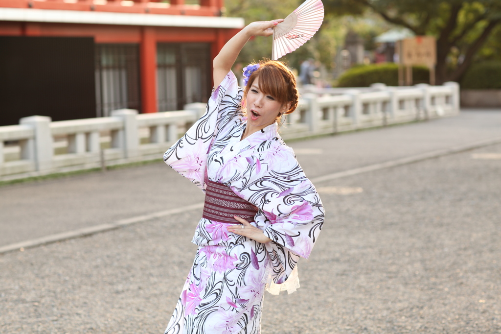 清水麻里さん・浅草寺にて