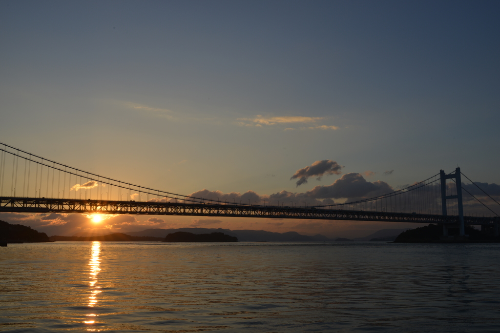 瀬戸大橋　朝日