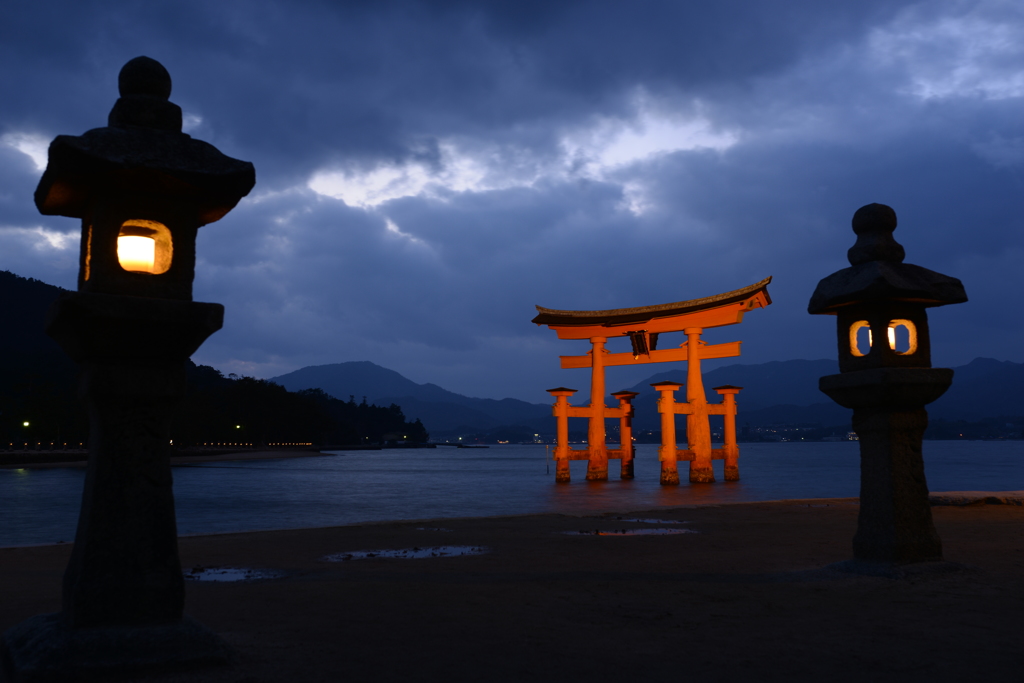 宮島　鳥居夜景