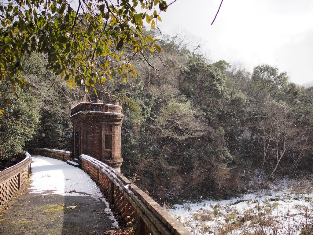 冬景色　旧貯水池堰堤