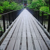 旅館につながる吊り橋
