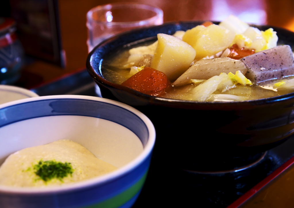 鞍手茶屋の名物「けんちんうどん」