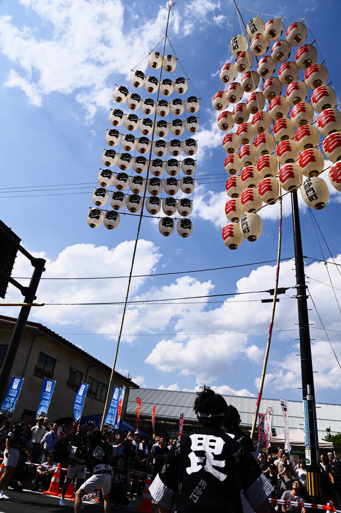 秋田の竿灯、福島の空に舞う