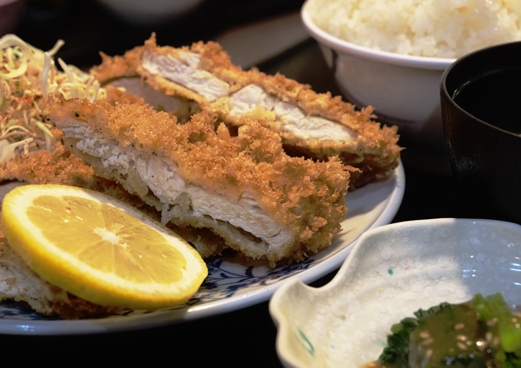 海石榴さんのチキンカツ定食