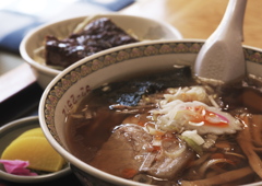 会津に行った際のラーメン（奥はカツどん）