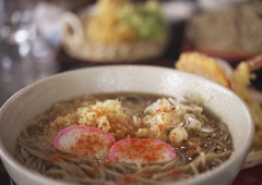 観音沼到着前に食べた「そば処　なかい」さんのかけそば