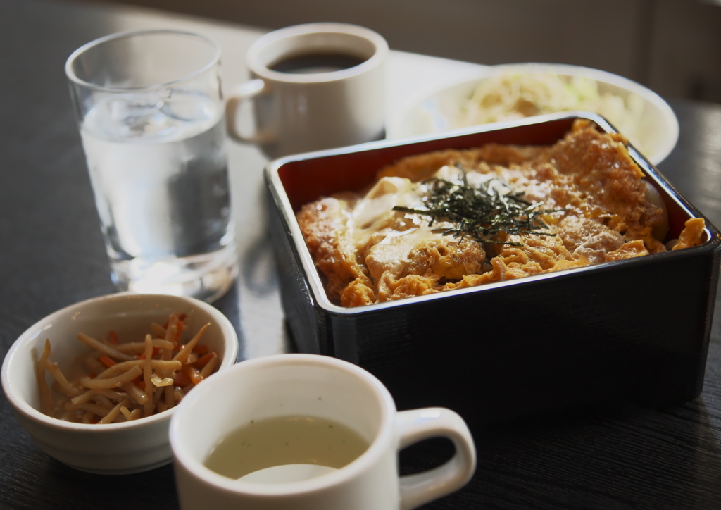 お昼のカツ重