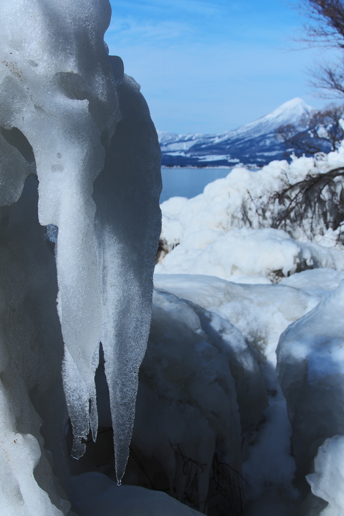 氷の彫刻と磐梯山