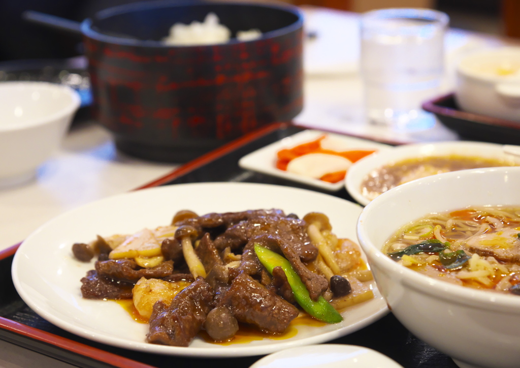お昼の中華（牛丼とエビ、A定食）