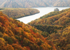 秋元湖の紅葉