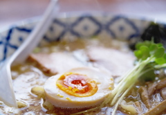 そらさんの背油ラーメン