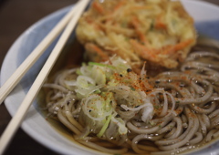 元旦蕎麦に天ぷらそば（会津若松駅の駅そばだけど・・・）