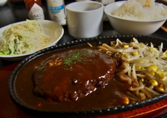 昨日（11月22日）のランチはハンバーグ