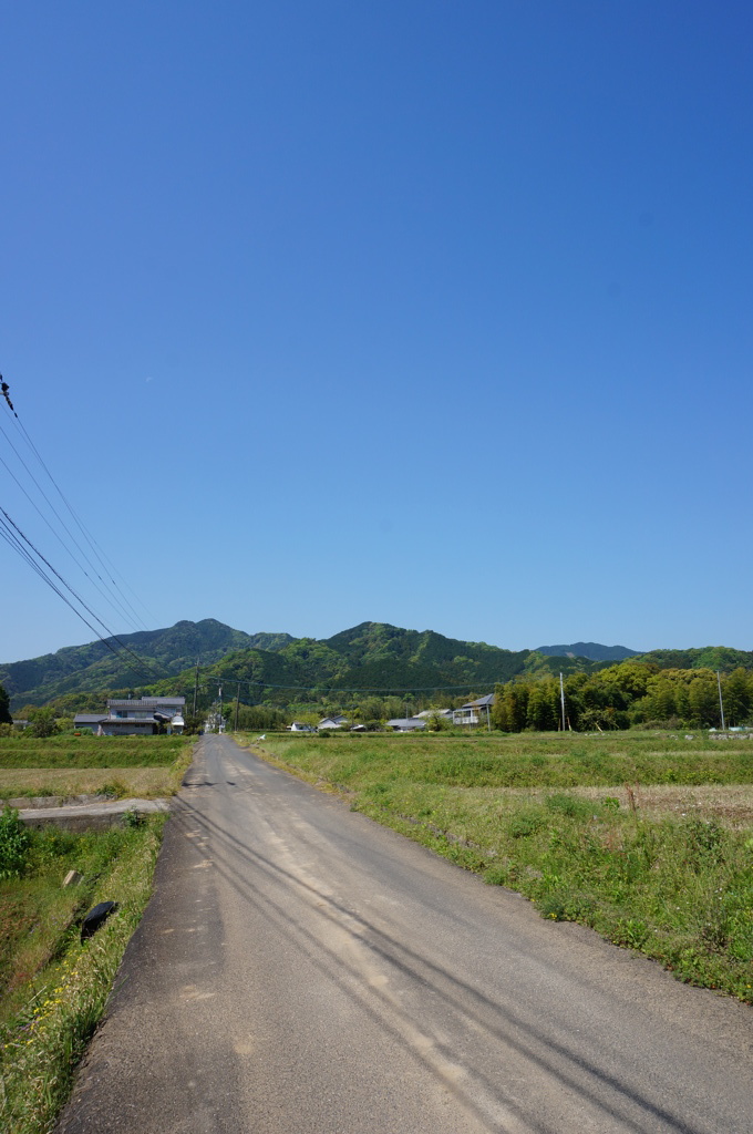 空に伸びる道