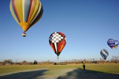 でかい風船をＯＯＯＯ追いかけていると