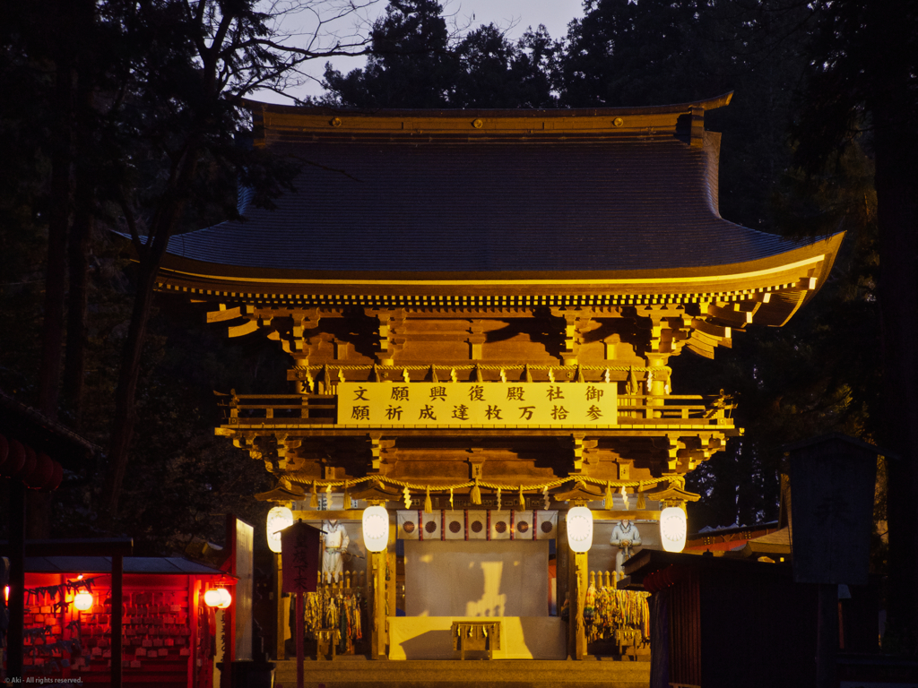 黄金に輝く伊佐須美神社
