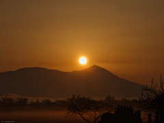 田園を覆う朝霧 そして 磐梯山からの日の出