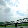 鉄橋渡る
