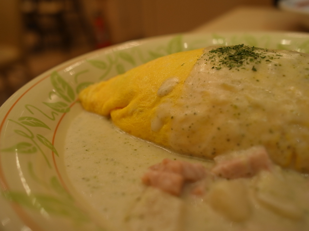 クリームソースのオムライス