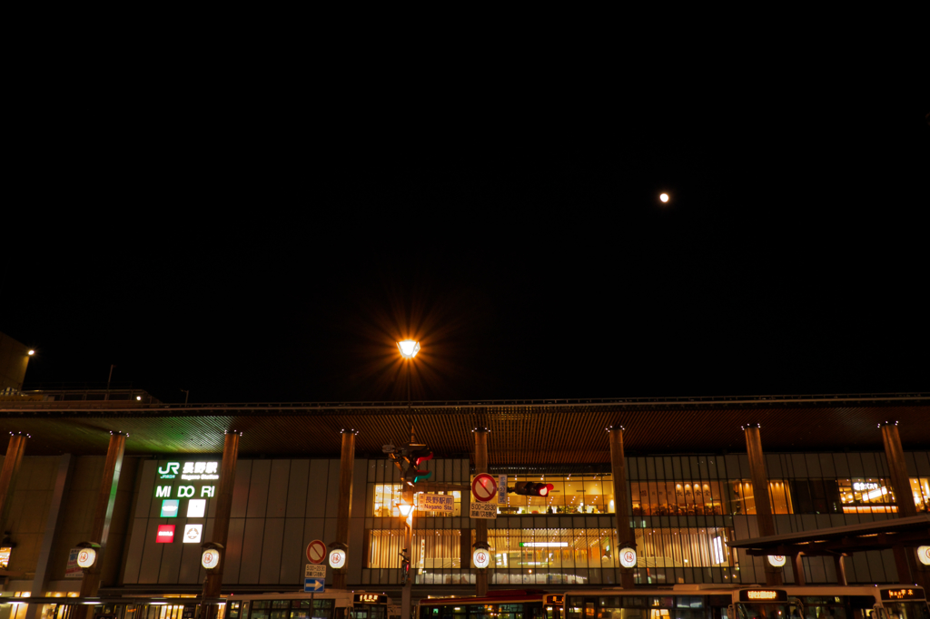 長野駅の夜