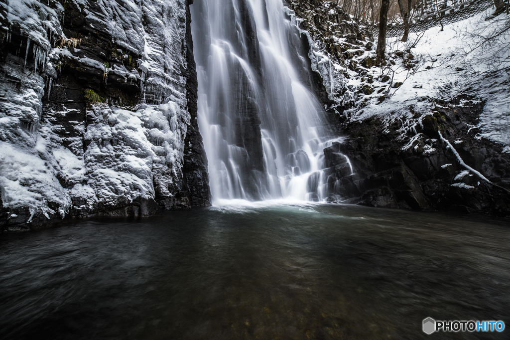 Winter waterfall 2