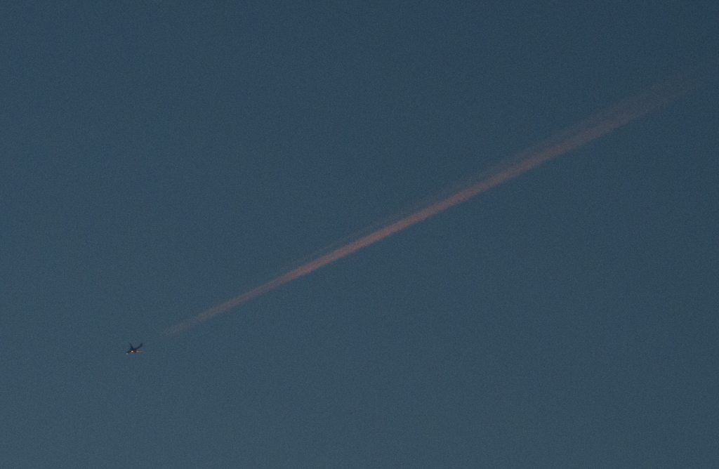 夕焼けひこうき雲