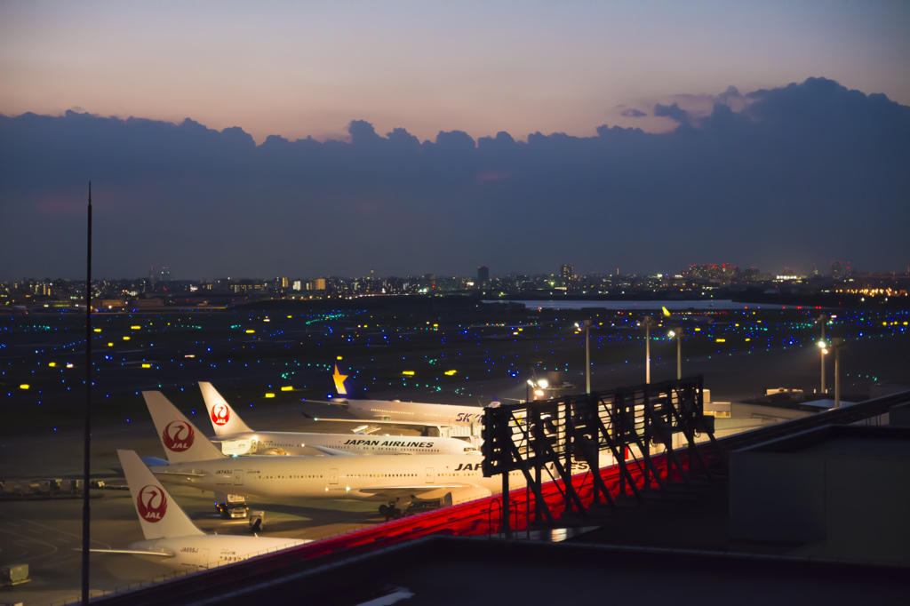 羽田空港　夕暮れ