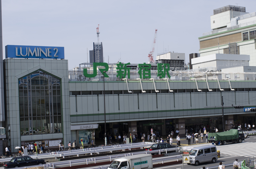 新宿散歩　新宿駅南口