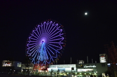 青海の観覧車と月