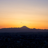 夕焼けに浮かぶ富士山