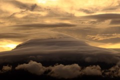 雲で富士山が見えません２