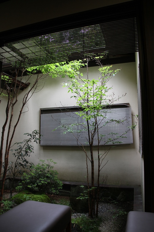 岸邸中庭