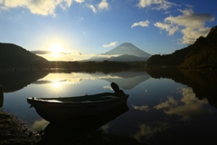 精進湖の朝