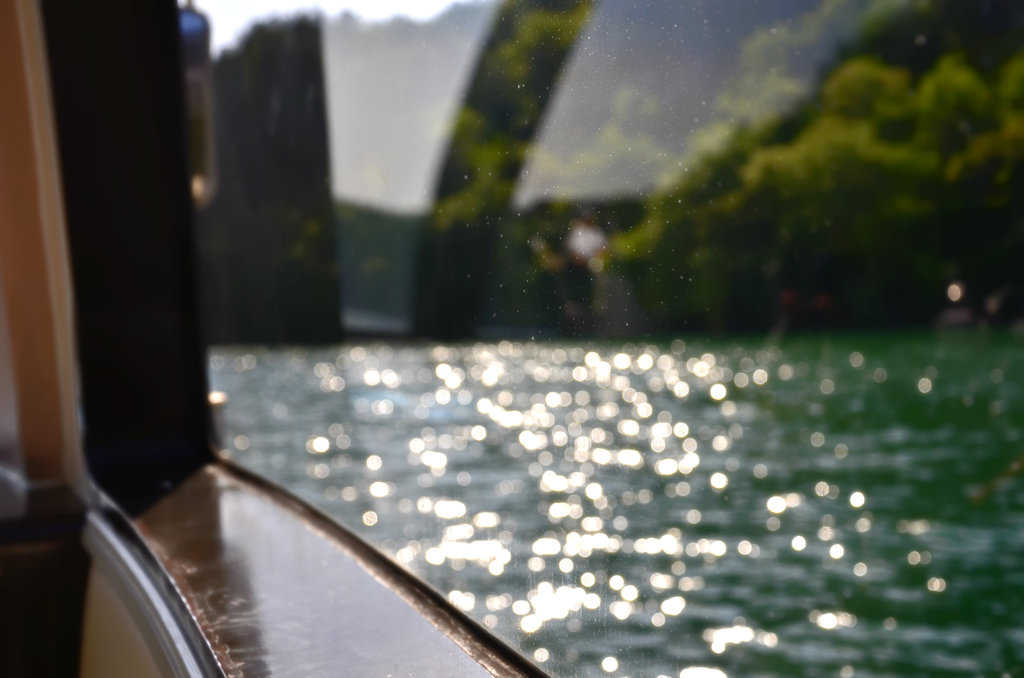 水面キラキラ玉ボケ。