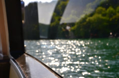 水面キラキラ玉ボケ。