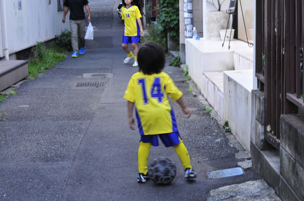 路地裏の少年