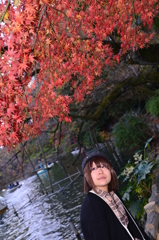 紅葉の下で３