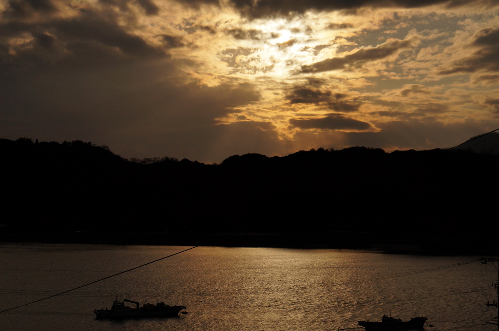 瀬戸内に沈む夕日