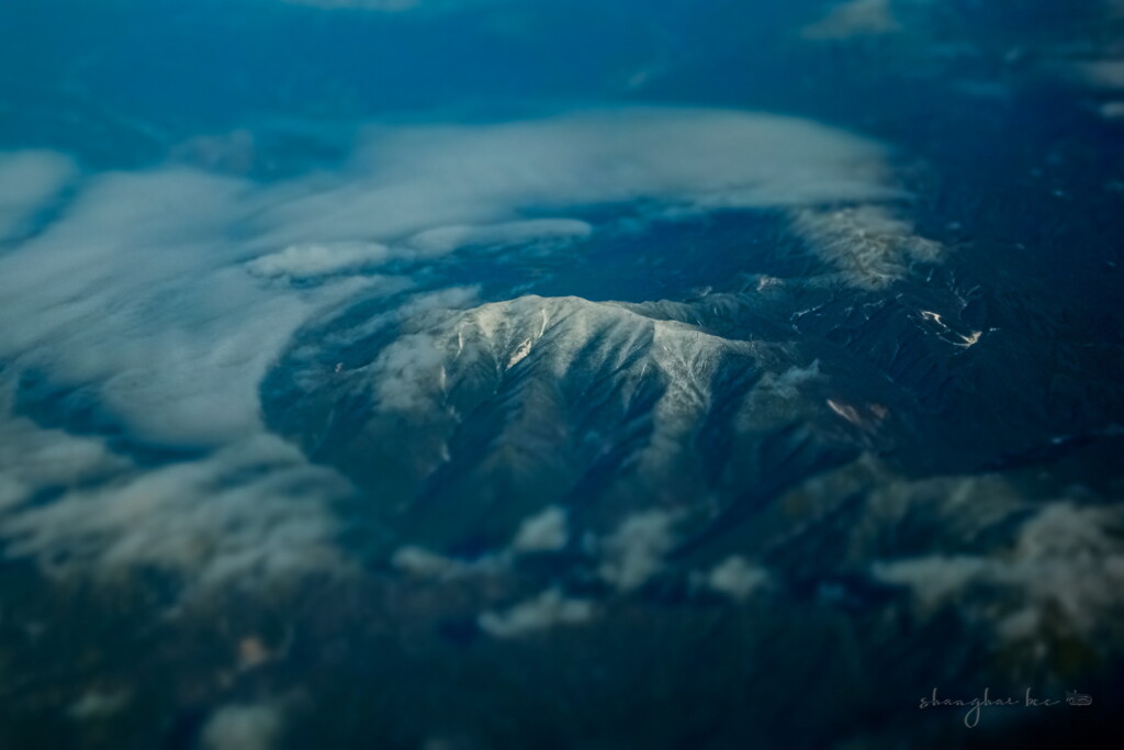 hinder the clouds