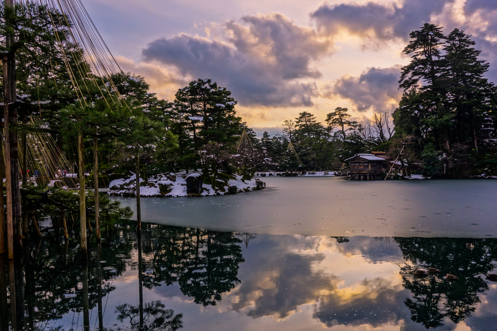 kenrokuen garden in winter