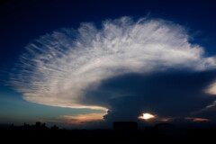 gigantic anvil cloud